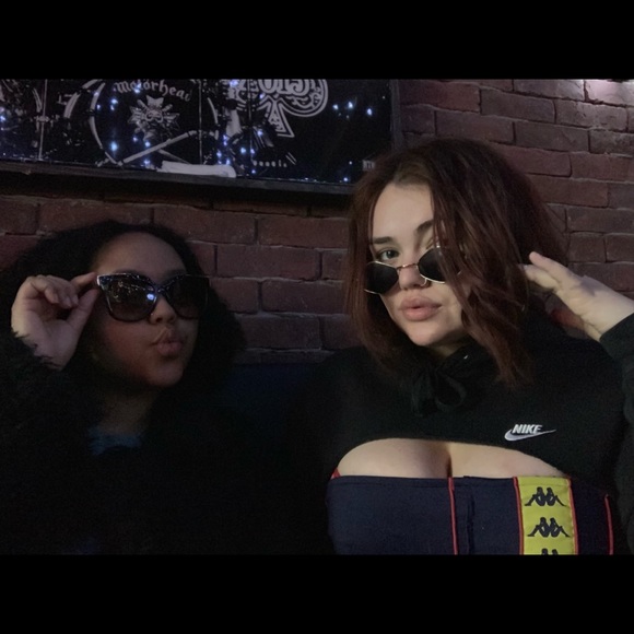 Meet your Posher, Madison - Picture 1 of 1